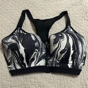 Victoria’s Secret, 32DDD